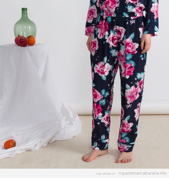 Pijama estampado flores marca Oysho baratos, outlet 2