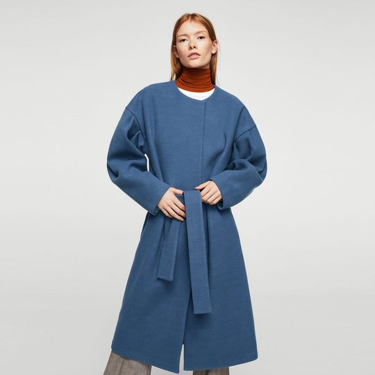Abrigo azul marca Mango barato, outlet